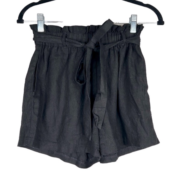Heart & Hips Black Paperbag Waist Front Tie Shorts Size Medium - Picture 1 of 4
